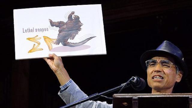 El japonés Kiyoshi Mabuchi durante la entrega de los galardones en Harvard. / Brian Snyder (Reuters)